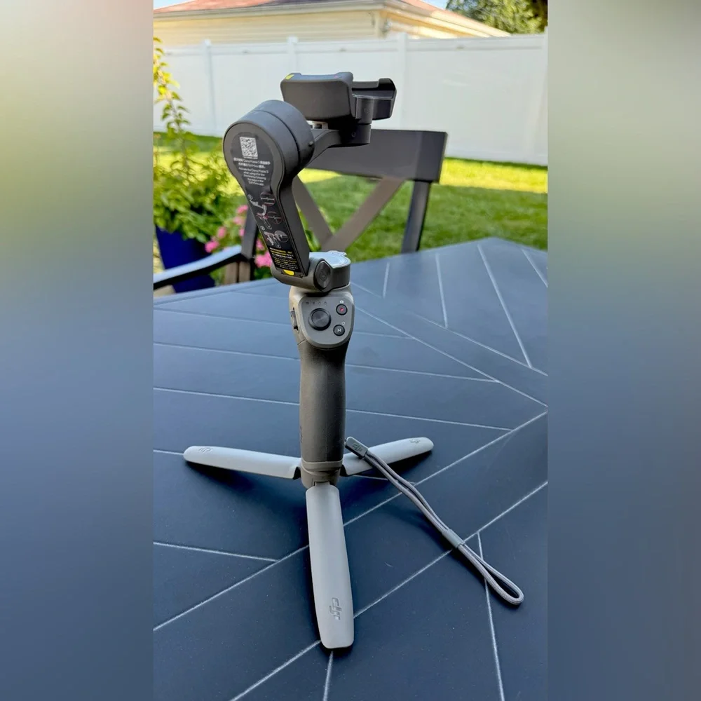 DJI Osmo Mobile 3 - Axis Handheld Stabilizer for Smartphones (video blog)/USED